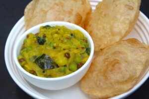 Combo 8 Poori and Potato Masala